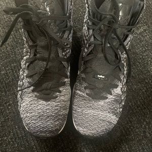 Lebron basketball shoes